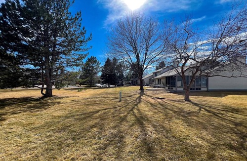 Fort Collins House | Stunning 5BR Golf Course Townhome Arcade Lounge