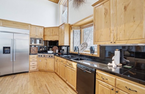 Gorgosa House | Stunning Golf Course Retreat on 15th Hole at Jeremy Ranch