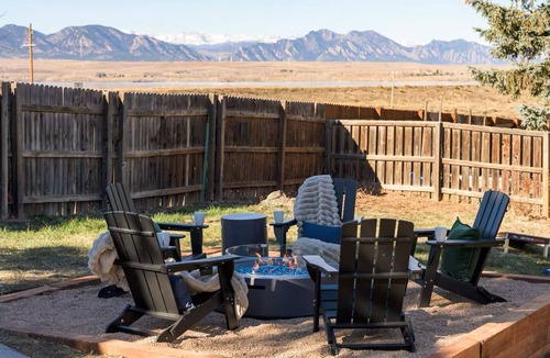 West Westminster House | Stunning Lakeview with 4 King Beds and a Hot Tub