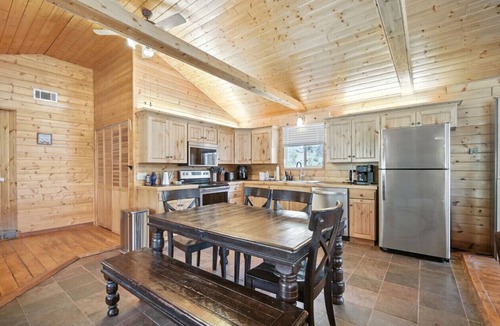Mammoth Creek Cabin | Stunning Log Cabin Close to Panguitch Lake