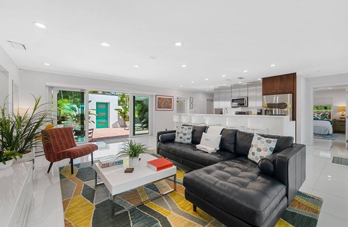 Wilton Manors House | Stunning Modern Waterfront Retreat Near Beaches & Dining!