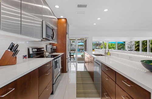 Wilton Manors House | Stunning Modern Waterfront Retreat Near Beaches & Dining!