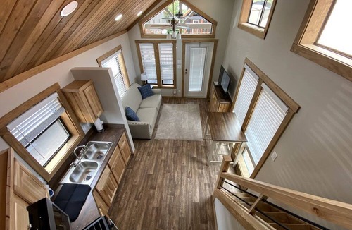 Oak Creek Cottage | Stunning Peaceful Cottage Surrounded by Nature in Colorado