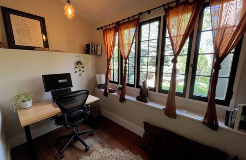 Lower Arapahoe House | Stunning Stone Abode in Downtown Boulder - Walk to Pearl St, Chautauqua Park, CU