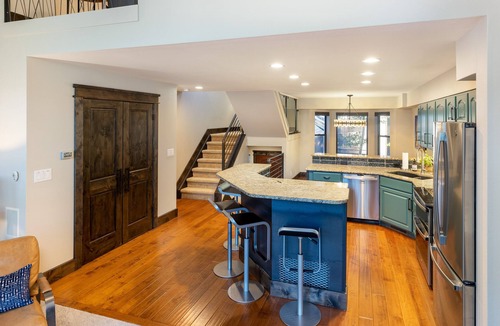Warrior's Mark House | Stunning Townhome, Walk to Peak 9 & Town! Private Hot Tub, All Kings!