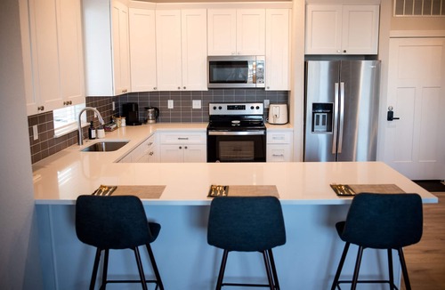 Greeley House | Stunning Townhouse with garage! Central, Cozy, Close to Parks