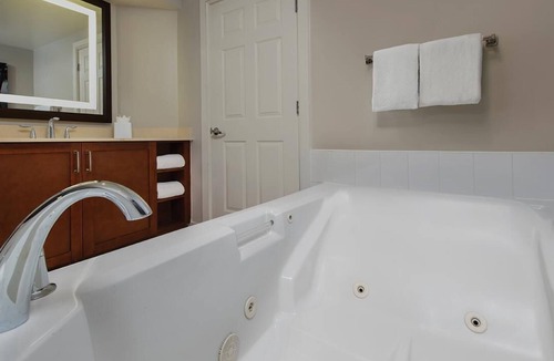 Central Beach Resort | Stylish 1BR at Marriott's BeachPlace Towers – Balcony + Prime Beach Location