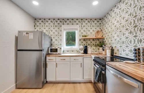 Manitou Springs Apartment | Stylish 2BR in Manitou Springs, Walk Downtown