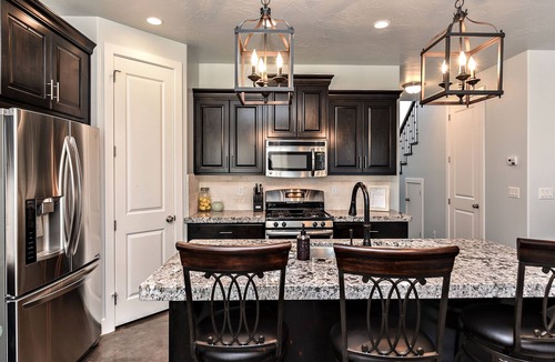 St. George Villa | Stylish 4BR on the 18th - Rooftop Deck, Near Pool