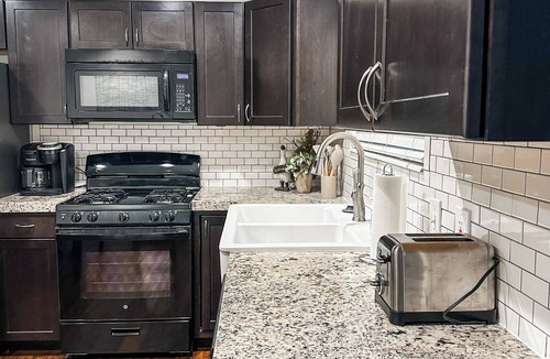 Sandy House | Stylish 5-bed, 2-bath home, close access to ski resorts