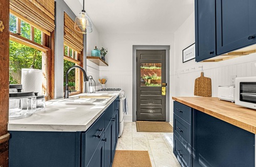 Manitou Springs Cottage | Stylish Mountain Cottage with Stunning Views Overlooking Manitou Springs