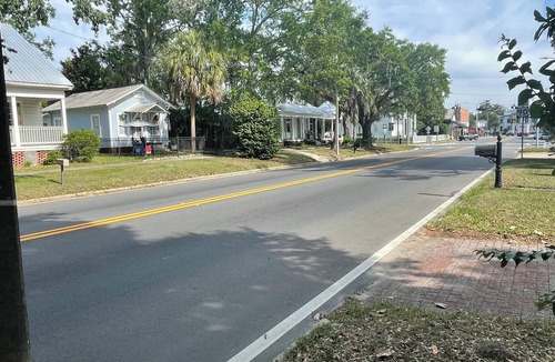 Monticello Cottage | Summer and Early Fall Special Rates Camellia Cottage - Wheelchair Accessible