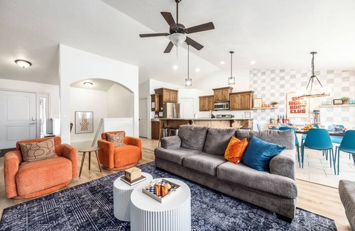 Heber House | Summer Promotion- XBOX room- Pets welcomed! Sleeps 18- Hottub- Hammocks
