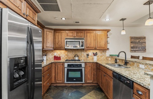 Steamboat Springs Condo | *Summer Sale* A/C, Large Deck, Private Washer/Dryer, Multiple Pools & Hot Tubs - Free Bus Route