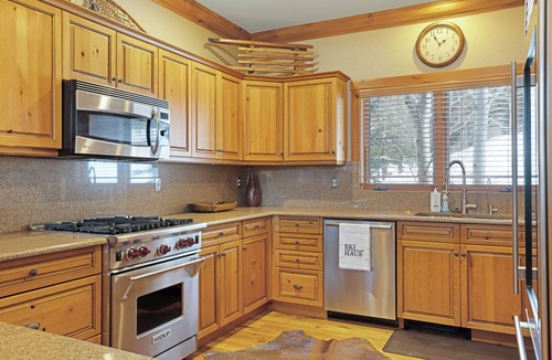 Edwards House | *Summer Sale* Bachelor Springs 44 -Luxury Retreat - Great For Couples & Families