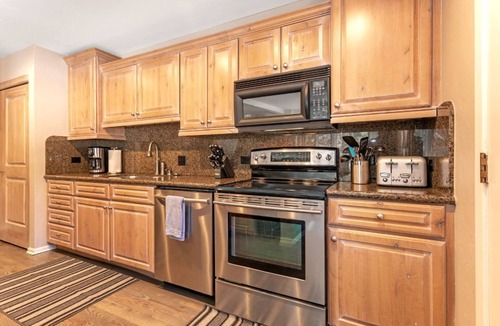 Vail House | *Summer Sale* Right on Fairway, Private Hot Tub & Sauna, Minutes From Vail Village/Golden Peak