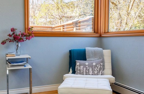 Newlands House | Sundance HQ - Two master suites + two bedrooms w private baths. Walk to Pearl St