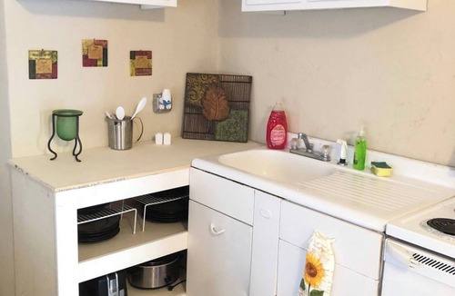 Crestview House | Sunflower Daze🌻 -35 min to beach-FAST wifi-kitchen