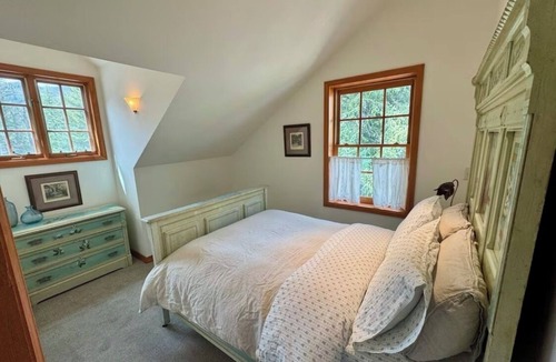 Redstone Apartment | Sunny 2-bedroom loft in charming Redstone awaits you