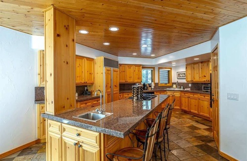 Vail House | Sunny House on Gore Creek w Hot Tub