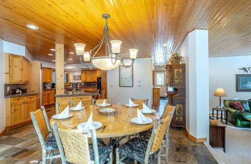 Vail House | Sunny House on Gore Creek w Hot Tub
