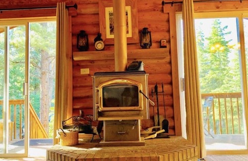Meadow View Heights House | Sunny Log Cabin Near Zion & Bryce in Duck Creek Village with Wi-Fi