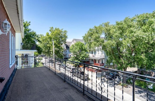 Watertown Apartment | Sunny Spacious 2 Bed Bus to Harvard