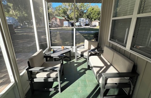 Salt Springs Cottage | t #10 2-bedroom cottage in Salt Springs Under New Manage. Ice machine on site.