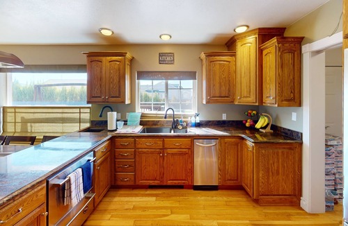 Parowan Bed & Breakfast | Tacit Shadow "Aviator", Private Bedroom at base of Brian Head Mountain, WiFi