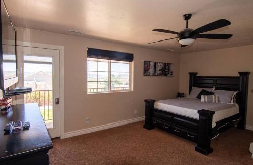 Parowan Apartment | Tacit Shadow Resort Escape Dual Suite, Gym, Coffee Bar, Hot-Tub, Free Laundry, Food Available