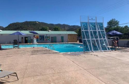 Parowan Apartment | Tacit Shadow Resort Paradise Deluxe Suite, Gym, Coffee Bar, Hot-Tub, Free Laundry, Food Available