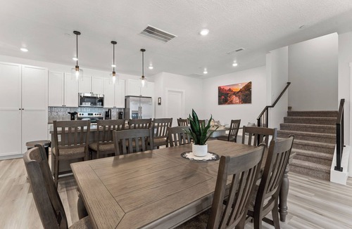St. George House | Terra Retreat: Private Hot Tub, Resort Pools, Courts, Gym and more!