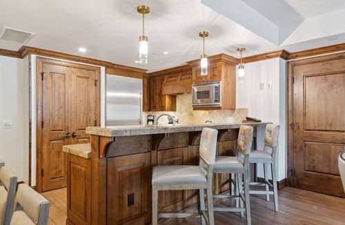 Downtown Hotel | The Aspen Mountain Residences Luxury 1 Bedroom Mountainside