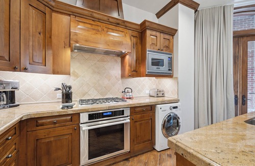 Downtown Apartment | The Aspen Mountain Residences [Formerly Hyatt Grand Aspen] at Owner Direct Rates