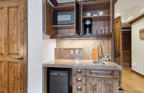 Downtown Apartment | The Aspen Mountain Residences [Formerly Hyatt Grand Aspen] at Owner Direct Rates