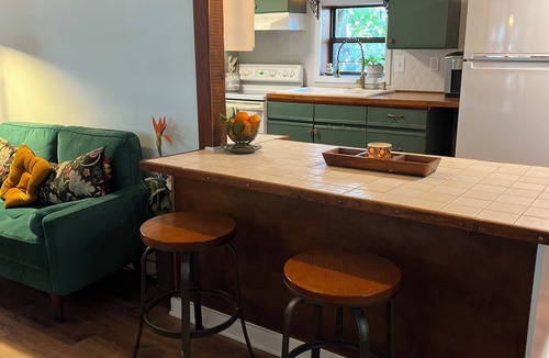 Cross Creek Cottage | The Blue Heron Hideaway- 2-bedroom cottage in lovely Cross Creek, FL,