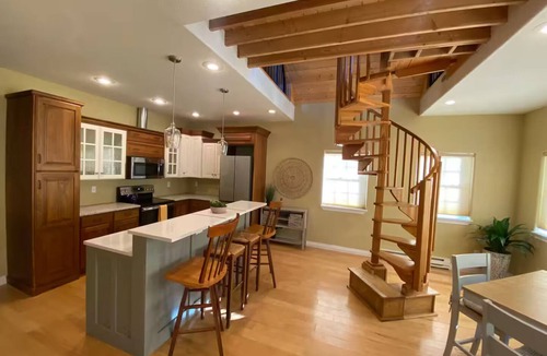 Canon City House | The Blue House on Barr -Charming Cottage Retreat in the Heart of Canon City