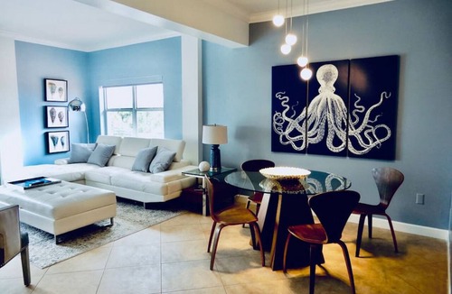 Central Beach Condo | The Blue Octopus - 1br King Bed Condo