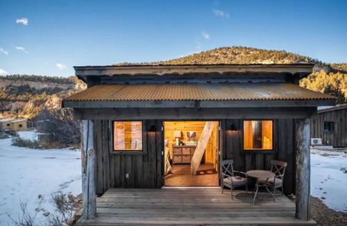 Zion National Park East Entrance Cabin | The Boundary Cabin 6