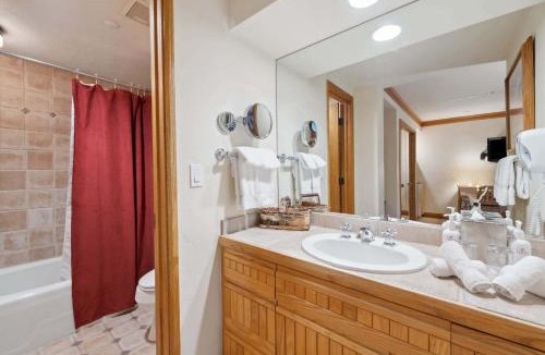 Beaver Creek Hotel | The Charter at Beaver Creek E435