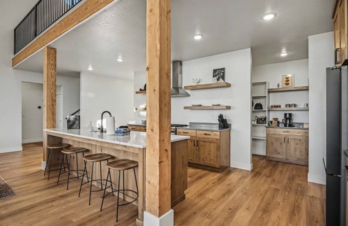 Hatch House | The Cliffs - Bryce Canyon-Zion- Hot Tub- Family Home Sleeps 10