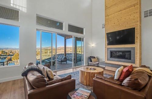 Hatch House | The Cliffs - Bryce Canyon-Zion- Hot Tub- Family Home Sleeps 10