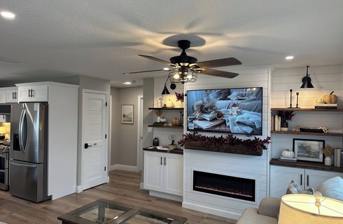 Titusville House | The Country Club Cottage NEW! Watch launches from driveway or walk to the river!
