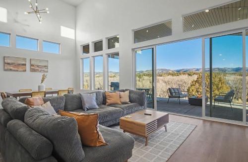 Hatch House | The Grove-River Cabin -Hot Tub- Family Home Near Bryce & Zion