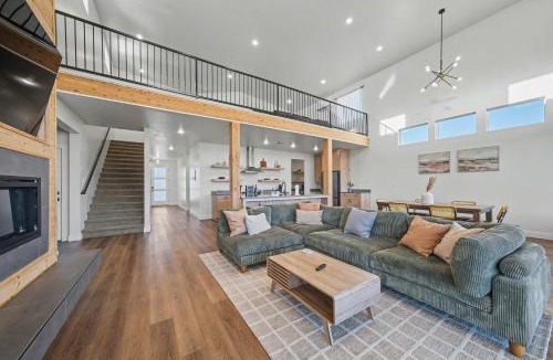 Hatch House | The Grove-River Cabin -Hot Tub- Family Home Near Bryce & Zion