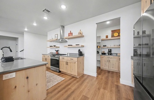 Hatch House | The Grove-River Cabin -Hot Tub- Family Home Near Bryce & Zion