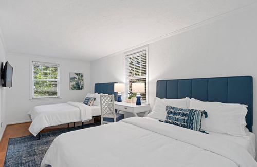 Flamingo Parks House | The Historic Flamingo Falls Estate - Sleeps 10!