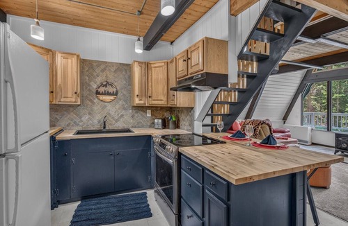 Blue River House | The Iconic A-Frame, Monthly, Minutes to Breckenridge