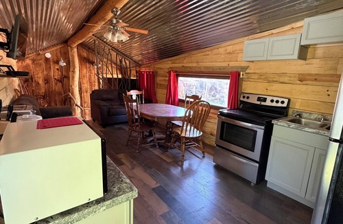 Rye Cabin | The Lodge Cabin 10