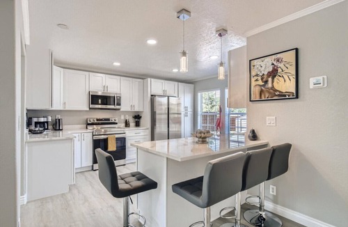Denver House | The Luxe Nest | 5BR Retreat w/Games & Fire Pit